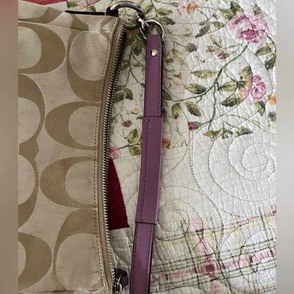 Like new condition Coach Kristen kisslock purse - Picture 6 of 8